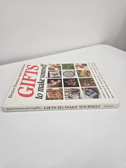 1972 Better Homes + Gardens Diy Craft Book