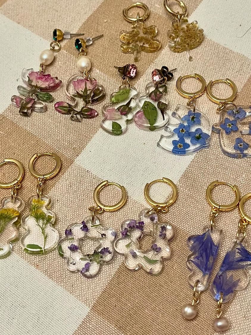 Extracurriculars: Pressed Flower Charm Earrings