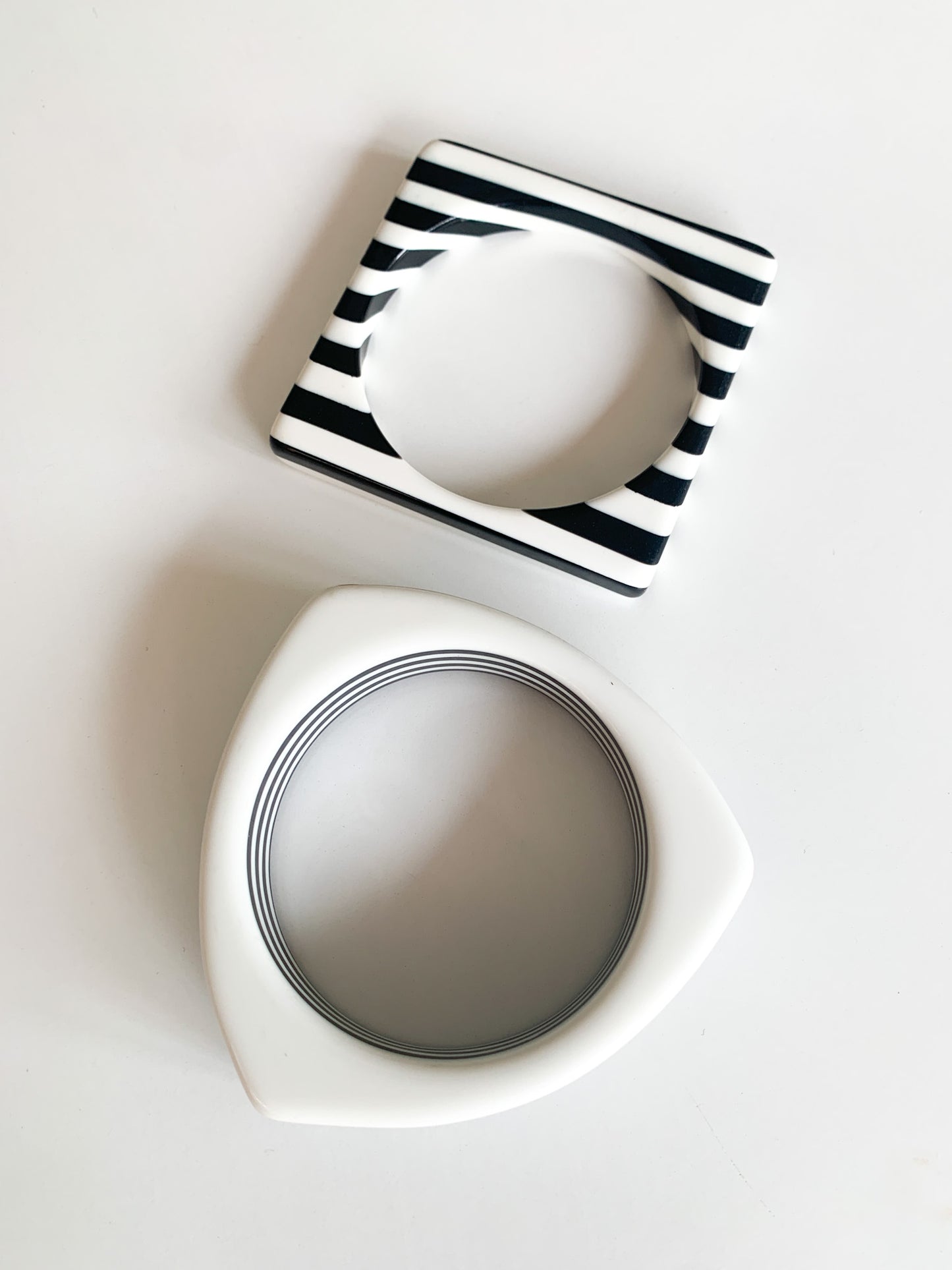 B+W Stripe Acrylic Bracelet, set of 2.