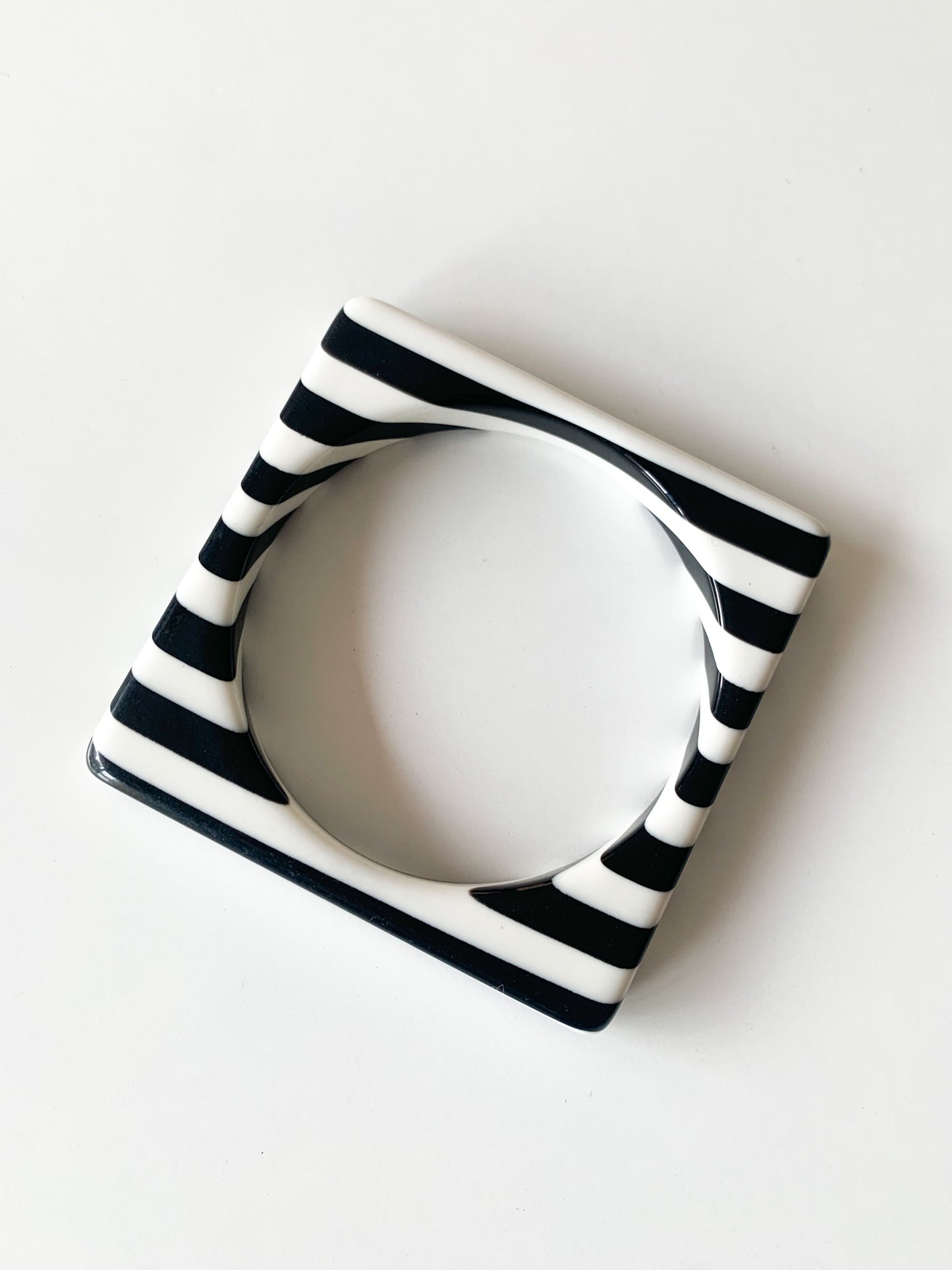 B+W Stripe Acrylic Bracelet, set of 2.