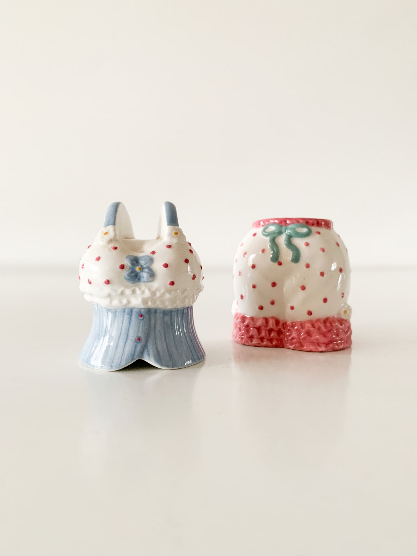 Vintage Frillies Ceramic S+P Shakers