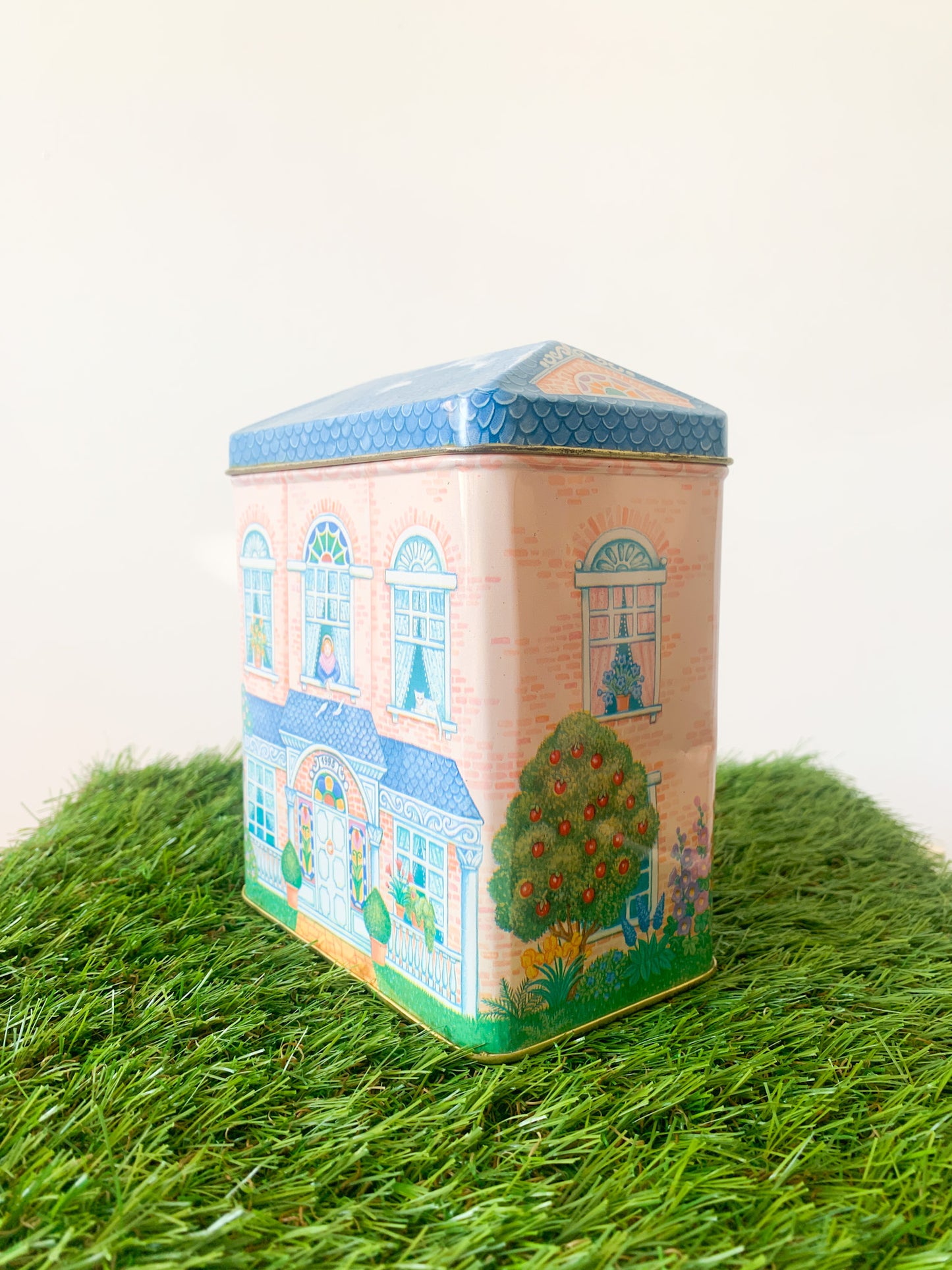 c.1995 Novelty Pink House Tin Box