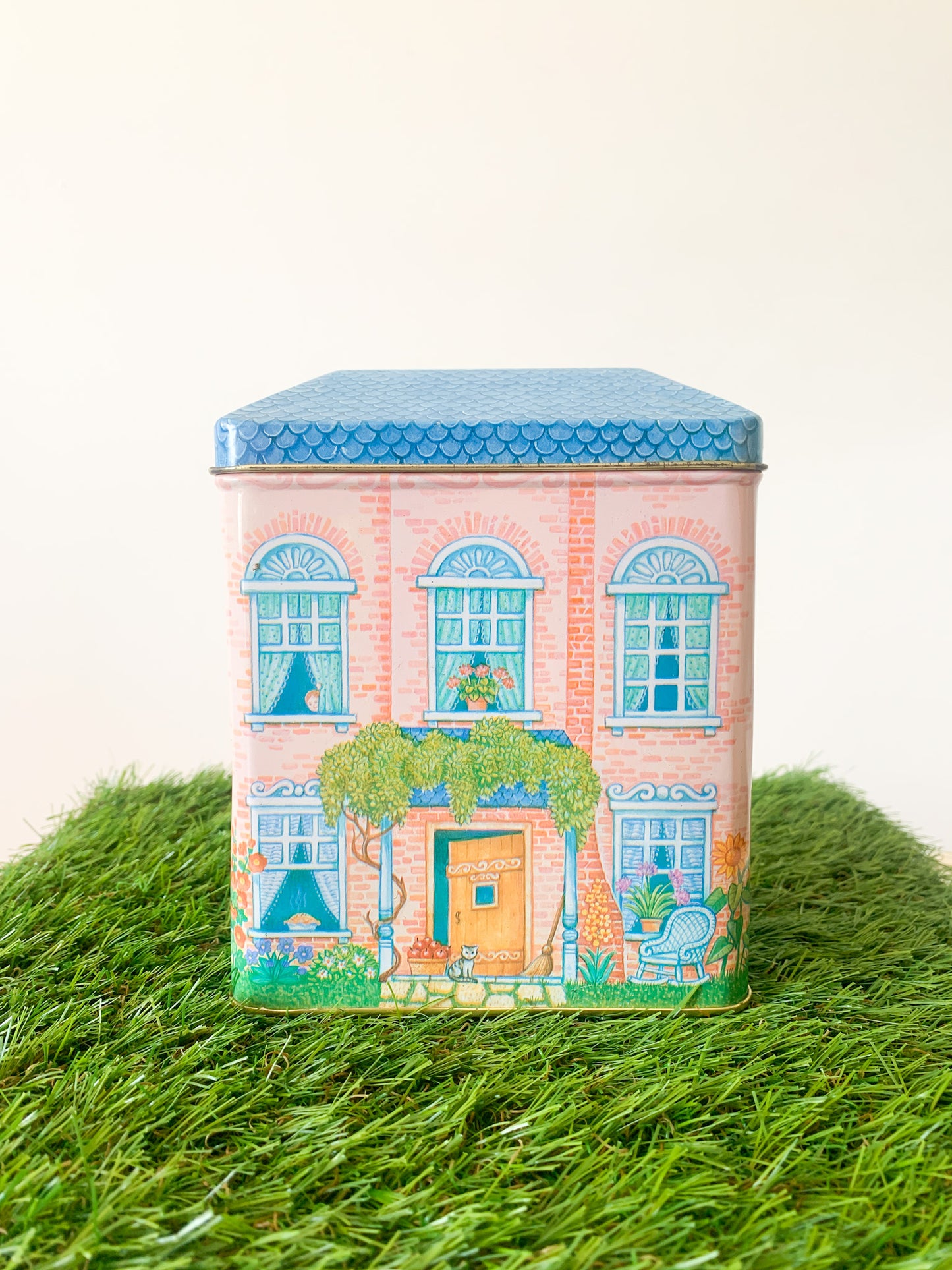 c.1995 Novelty Pink House Tin Box