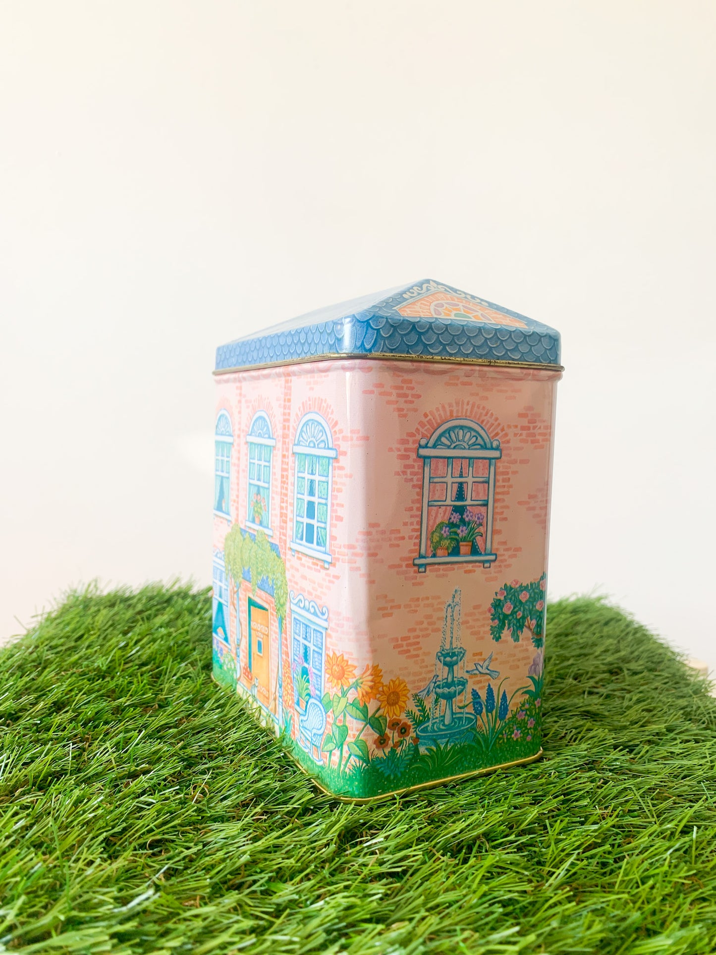 c.1995 Novelty Pink House Tin Box