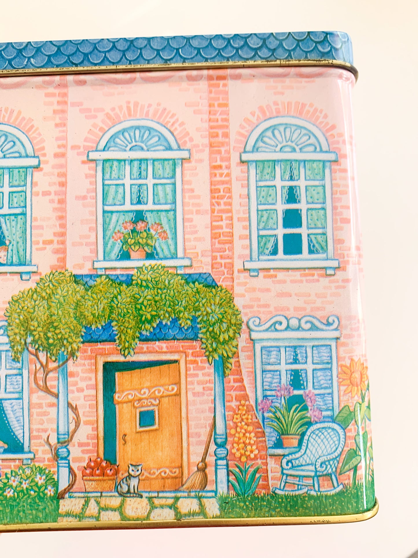 c.1995 Novelty Pink House Tin Box