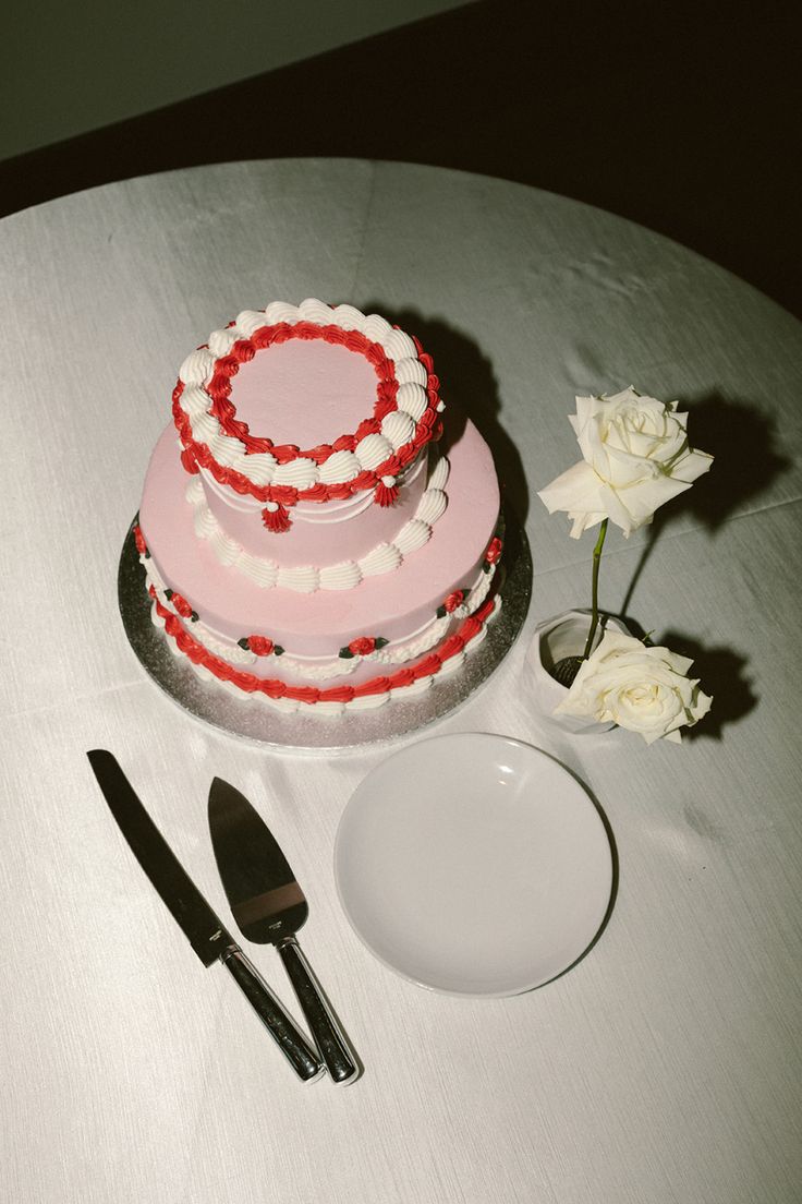 Extracurriculars: Fake Cake Decorating Workshop (Valentine's Edition!)